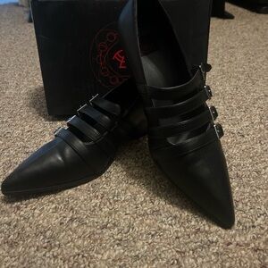 Black Strappy Pointed Heel